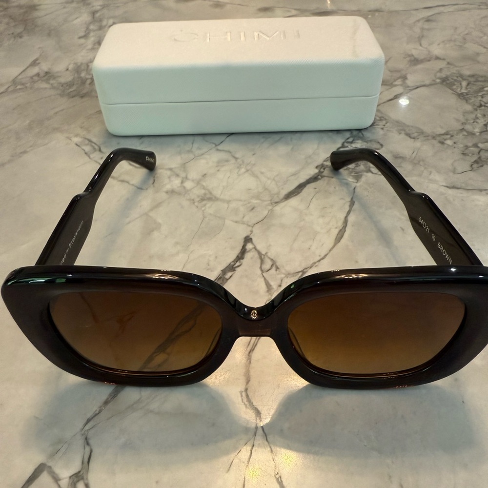 Chimi Black Sunglasses with Brown Gradient Lenses